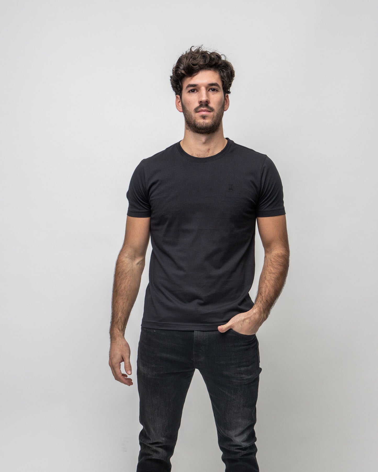 AIMÉ BLACK T-SHIRT